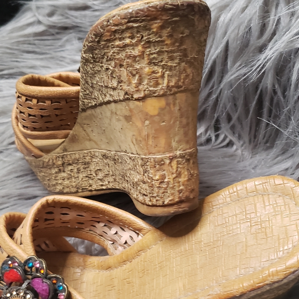 Gently Worn Open Toe Wedge Slide Size 7.5 - image 2